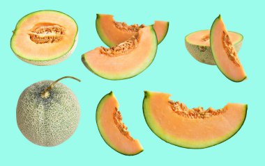 Kavun kavunu Japon meyvesi kırpma yolu ile izole, yeşil arka planda gölge yok