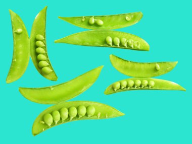 Yeşil bezelyeler kırpma yolu ile izole edilmiş, arka planda hiç gölge yok, yemek malzemesi