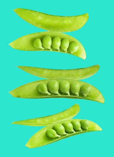 Зеленый Горох Изолирован Обрезкой Пути Тени Мятном Фоне Приготовление Ингредиента — стоковое фото