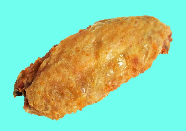 Smażone Skrzydełko Kurczaka Izolowane Ścieżką Wycinania Bez Cienia Tle Mięty — Zdjęcie stockowe