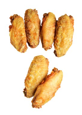 Kızarmış tavuk kanadı kırpma yolu ile izole edilmiş, beyaz arka planda gölge yok, fast food