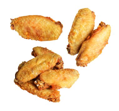Kızarmış tavuk kanadı kırpma yolu ile izole edilmiş, beyaz arka planda gölge yok, fast food
