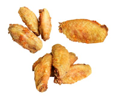 Kızarmış tavuk kanadı kırpma yolu ile izole edilmiş, beyaz arka planda gölge yok, fast food