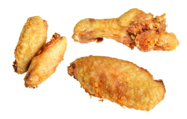 Kızarmış tavuk kanadı kırpma yolu ile izole edilmiş, beyaz arka planda gölge yok, fast food