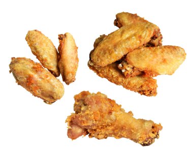 Kızarmış tavuk kanadı kırpma yolu ile izole edilmiş, beyaz arka planda gölge yok, fast food