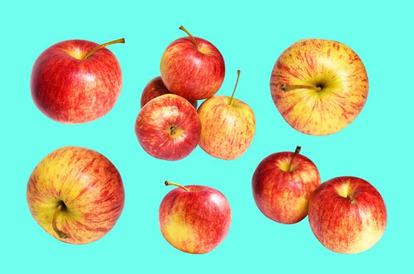 Roter Gala Apfel Isoliert Mit Schnittpfad Kein Schatten Grünen Hintergrund — Stockfoto
