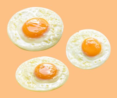 Kırpma yolu ile izole edilmiş yumurta, krema arkaplanda gölge yok, tavuk yumurtası.