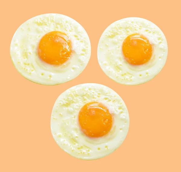 Fried Egg Isolated Clipping Path Kein Schatten Auf Sahne Hintergrund — Stockfoto