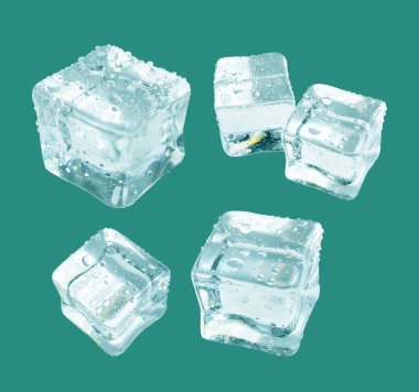 Mavi renkte buz küpü kırpma yolu ile izole edildi. Nane arkaplanda gölge yok, kristal