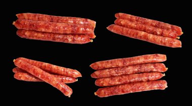 Çin sosisi siyah arka planda izole edilmiş, kırpma yolu var, gölge yok.