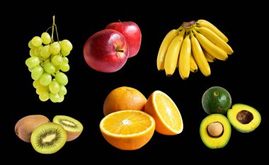 Sağlıklı meyve, kırmızı elma, portakal, yeşil kivi, avokado, yeşil üzüm, kesme yolu olan sarı muz siyah arka planda gölge yok.