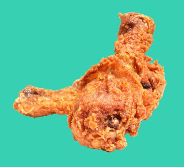 Kızarmış tavuk budu, kırpma yolu ile izole edilmiş, arka planda gölge yok, fast food.