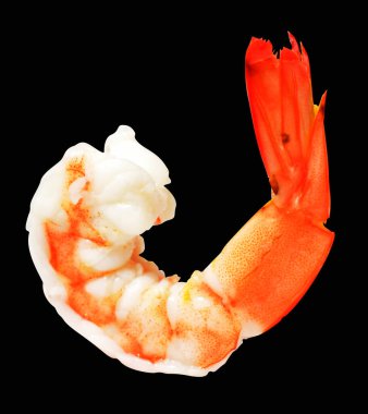 Kırmızılı karides ya da kaplan karidesi kırpma yolu ile izole edilmiş, siyah arka planda gölge yok, kabuklu deniz ürünleri.