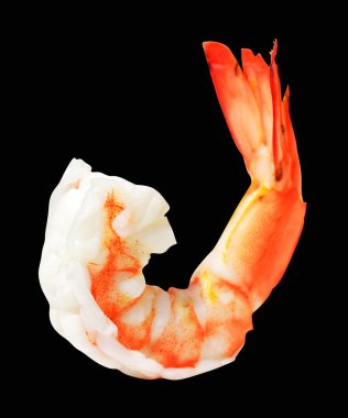 Kırmızılı karides ya da kaplan karidesi kırpma yolu ile izole edilmiş, siyah arka planda gölge yok, kabuklu deniz ürünleri.