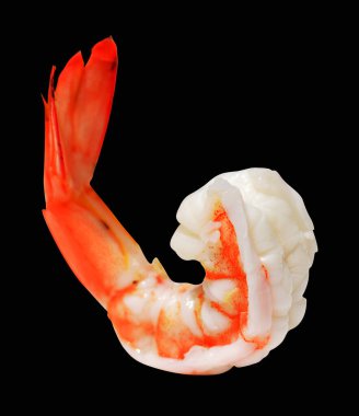 Kırmızılı karides ya da kaplan karidesi kırpma yolu ile izole edilmiş, siyah arka planda gölge yok, kabuklu deniz ürünleri.