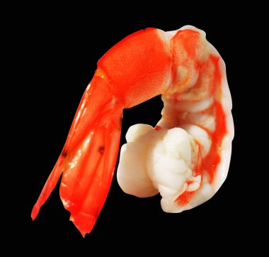 Kırmızılı karides ya da kaplan karidesi kırpma yolu ile izole edilmiş, siyah arka planda gölge yok, kabuklu deniz ürünleri.