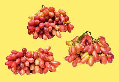 Kırmızı üzüm izole edilmiş, sarı arka planda kırpma yolu olmayan, sağlıklı taze meyve.