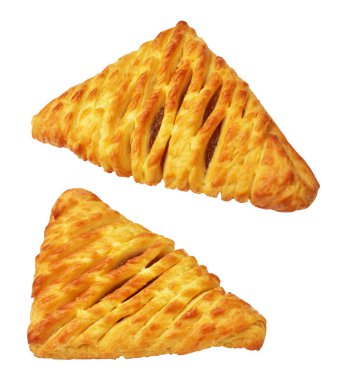 Üçgen şekilli puf böreği ananas reçeli ile doldurulmuş kırpma yolu, beyaz arkaplanda gölge yok