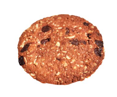 Çikolatalı yulaf ezmeli kurabiyeler, mısır gevreği serpiştirilmiş, kırpma yolu ile, beyaz arka planda gölge yok.