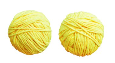 Pastel sarı yün top kırpma yolu ile izole, beyaz arka planda gölge yok