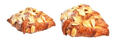 Beyaz arka planda izole edilmiş badem kruvasanı, kırpma yolu yok, gölge yok, ev yapımı tatlı fırını.