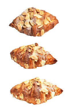 Beyaz arka planda izole edilmiş badem kruvasanı, kırpma yolu yok, gölge yok, ev yapımı tatlı fırını.