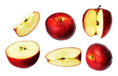 Taze meyve, gölgesiz, beyaz arka planda kırpma yolu ile izole su damlaları ile olgun elma örtüsü