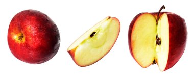 Taze meyve, gölgesiz, beyaz arka planda kırpma yolu ile izole su damlaları ile olgun elma örtüsü