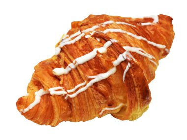 Beyaz çikolatayla kaplı peynirli kruvasan ve kremayla dolu beyaz arka planda izole edilmiş gölgesiz, ev yapımı tatlı pastanesi pastası.