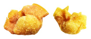 Kızarmış Wonton, beyaz arka planda izole edilmiş domuz eti, kırpma yolu, gölgesi yok. Japon yemekleri, gyoza, Çin Dim Sum