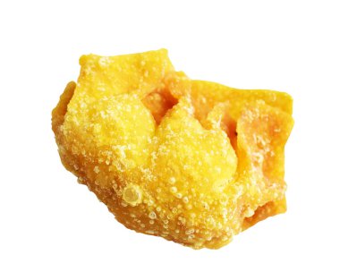Kızarmış Wonton, beyaz arka planda izole edilmiş domuz eti, kırpma yolu, gölgesi yok. Japon yemekleri, gyoza, Çin Dim Sum
