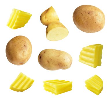 Beyaz arka planda kesilmiş patates parçaları, gölge yok, çiğ sebze, yemek malzemesi.