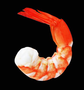 Kırmızı haşlanmış karides ya da kaplan karides kırpma yolu ile izole edilmiş, siyah arka planda gölge yok, pişmiş deniz ürünleri, pişirme malzemeleri