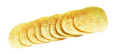 Patates cipsi izole edilmiş ya da kesilmiş patates dilimleri beyaz arka planda, gölge yok, fast food ya da abur cubur yok, atıştırmalık