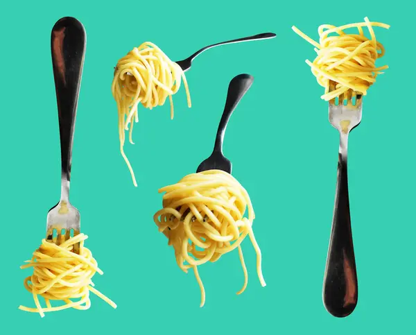 Kırpma yolu ile izole edilmiş spagetti makarna, yeşil arka planda gölge yok, yemek malzemesi