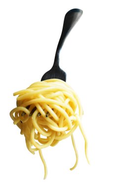 Makarna kesme yolu ile izole edilmiş, beyaz arka planda gölge yok, yemek malzemesi.