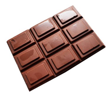 Kesme yolu ile izole edilmiş sütlü çikolata, beyaz arka planda gölge yok, yemek malzemeleri, ev yapımı tatlı.