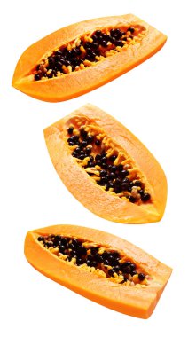Papaya olgun meyvesi beyaz arka planda kırpma yolu ile izole, gölge yok, sağlıklı tropikal meyve, yarım ve dilimlenmiş,