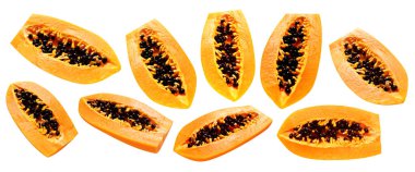 Papaya olgun meyvesi beyaz arka planda kırpma yolu ile izole, gölge yok, sağlıklı tropikal meyve, yarım ve dilimlenmiş,