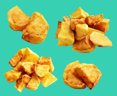 Yeşil arka planda kırpma yolu ile izole edilmiş kızarmış patates parçaları, gölge yok, fast food, yemek malzemeleri