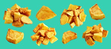 Yeşil arka planda kırpma yolu ile izole edilmiş kızarmış patates parçaları, gölge yok, fast food, yemek malzemeleri