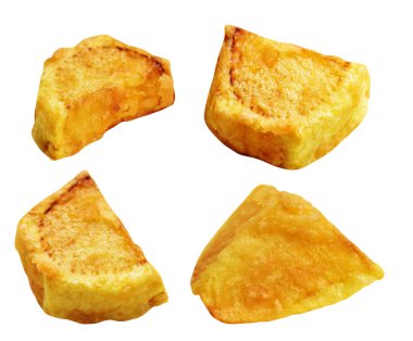Beyaz arka planda kırpma yolu ile izole edilmiş kızarmış patates parçaları, gölge yok, fast food, yemek malzemeleri