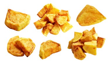 Beyaz arka planda kırpma yolu ile izole edilmiş kızarmış patates parçaları, gölge yok, fast food, yemek malzemeleri