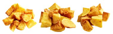 Beyaz arka planda kırpma yolu ile izole edilmiş kızarmış patates parçaları, gölge yok, fast food, yemek malzemeleri