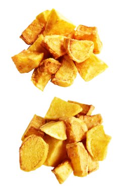 Beyaz arka planda kırpma yolu ile izole edilmiş kızarmış patates parçaları, gölge yok, fast food, yemek malzemeleri