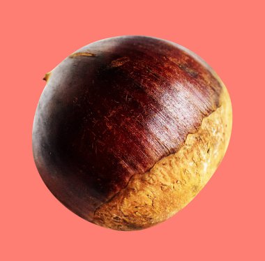 Kırpma yolu ile izole edilmiş kestane, pembe arka planda gölge yok, taze ve sağlıklı yiyecek.