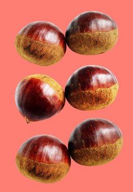 Kırpma yolu ile izole edilmiş kestane, pembe arka planda gölge yok, taze ve sağlıklı yiyecek.