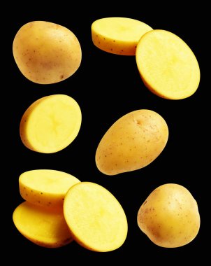 Patates, siyah arka planda kırpma yolu ile izole edilmiş, gölge yok, çiğ sebze, yemek malzemesi