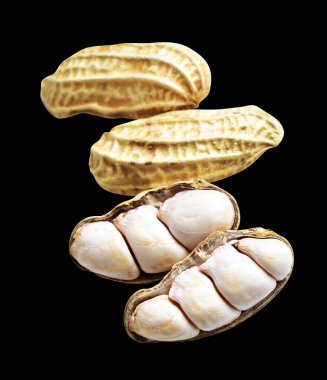 Kesme yolu ile izole edilmiş fıstıklar, siyah arka planda gölge yok, yemek malzemeleri, sağlıklı yiyecekler.