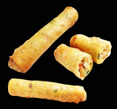 Kırmızıda kızartılmış altın sarısı börekler kırpma yolu ile izole edilmiş, siyah arka planda gölge yok, Vietnam mutfağı, Çin yemeği